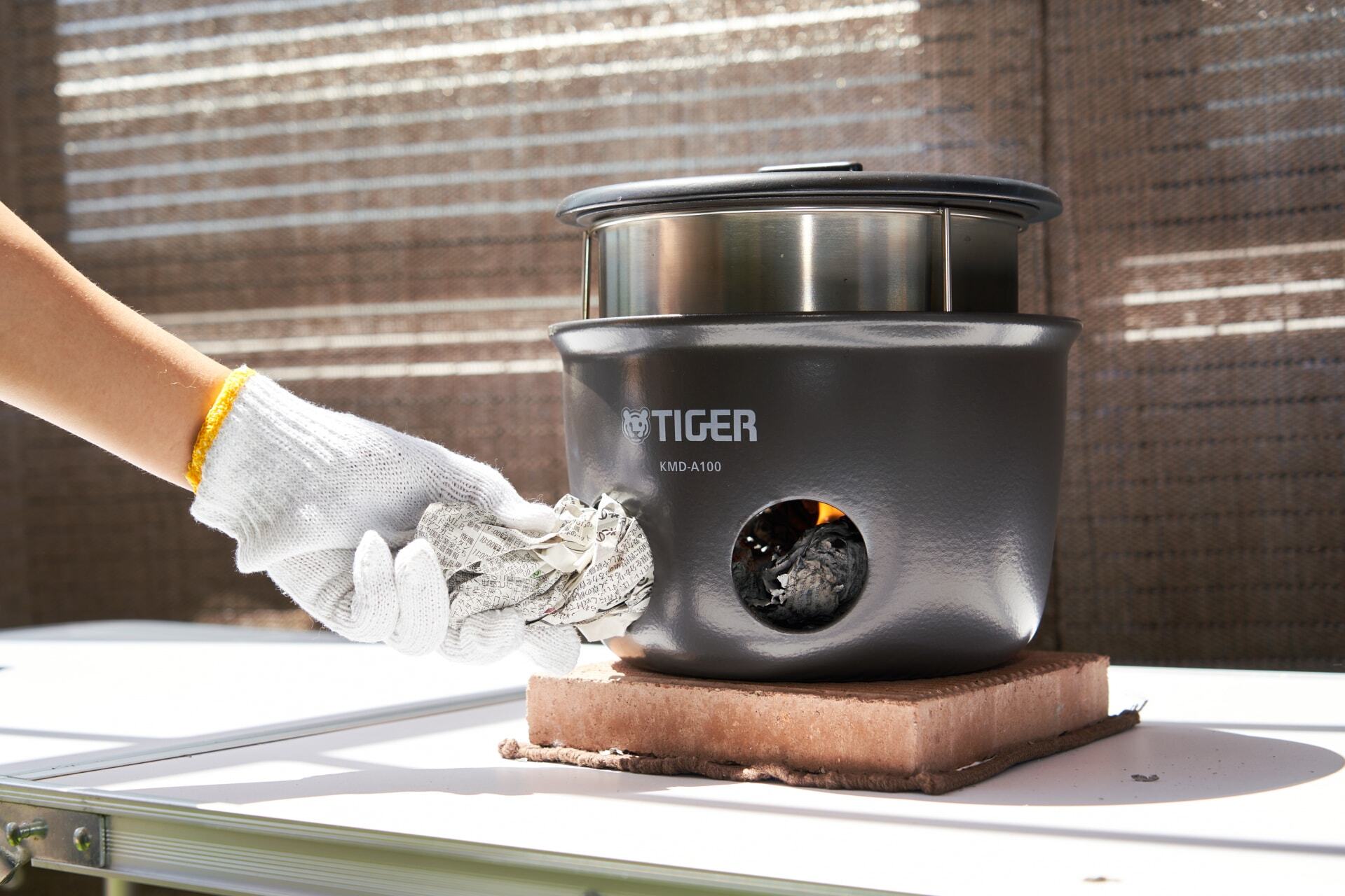 Nồi cơm Tiger KMD-A100 chạy bằng giấy báo thay vì gas hoặc điện tiger-kamado